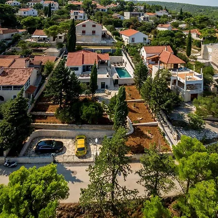 Luxury Dream And Live With Pool By The Villa