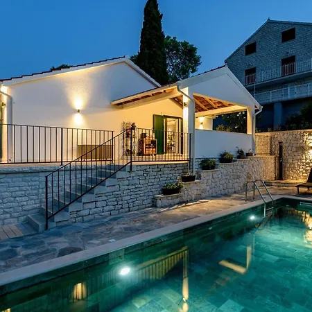 Luxury Dream And Live With Pool By The Splitska