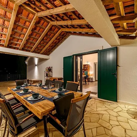 Luxury Dream And Live With Pool By The Splitska