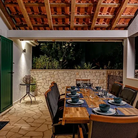 Luxury Dream And Live With Pool By The Splitska