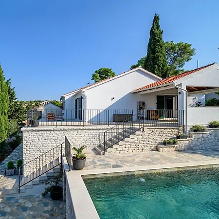 Luxury Dream And Live With Pool By The Villa