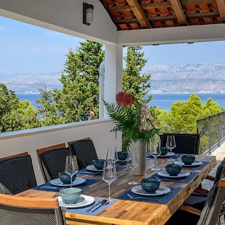 Villa Luxury Dream And Live With Pool By The Splitska