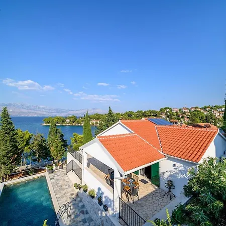Villa Luxury Dream And Live With Pool By The Splitska