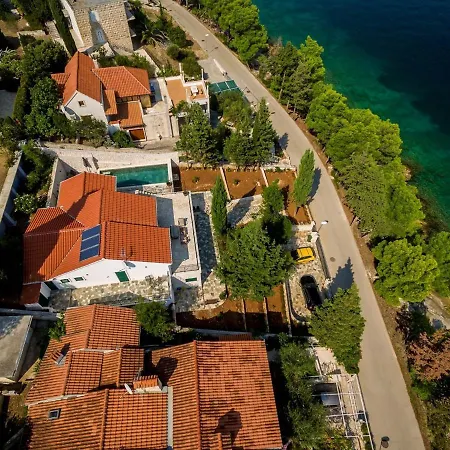 Luxury Dream And Live With Pool By The Splitska
