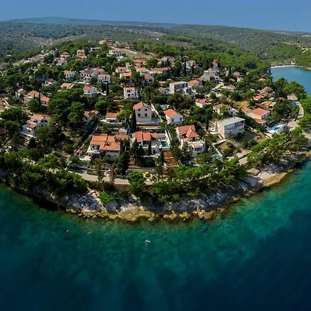 Vila Luxury Dream And Live With Pool By The Splitska