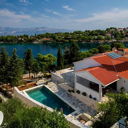 Luxury Dream And Live With Pool By The Vila *
