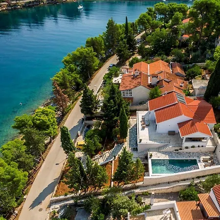 Vila Luxury Dream And Live With Pool By The