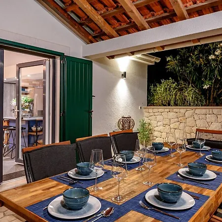 Luxury Dream And Live With Pool By The * Splitska