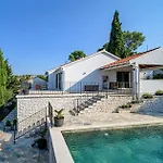 Luxury Dream And Live With Pool By The *