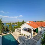 Luxury Dream And Live With Pool By The *